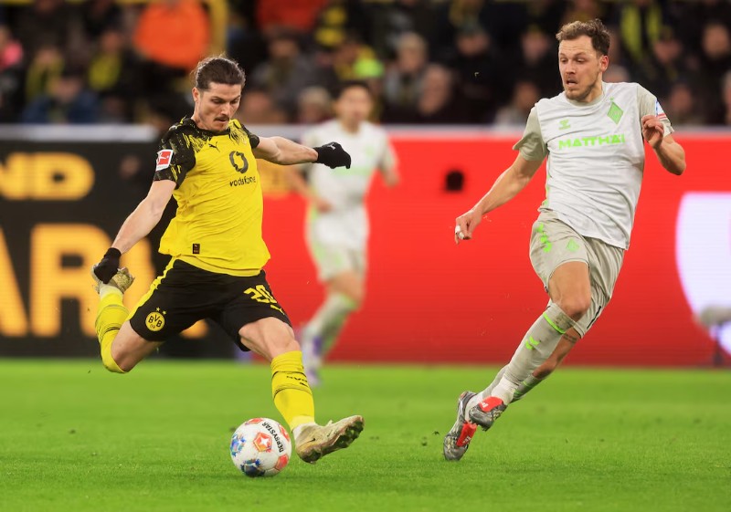 Werder Bremen khó ngăn cản Dortmund giành 3 điểm